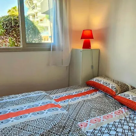 Beautiful Bright And Quiet 32 M Apartment