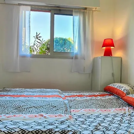 Beautiful Bright And Quiet 32 M Apartment